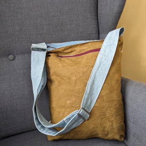 Plant dyed canvas bag with zipper pockettex